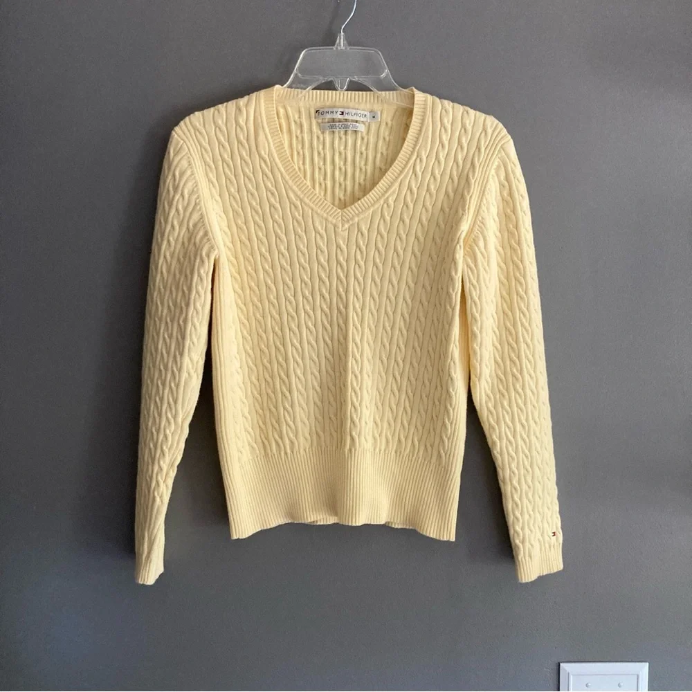 Butter Yellow Classic Cable Knit Tommy Hilfiger Sweater Size Medium - Picture 2 of 6